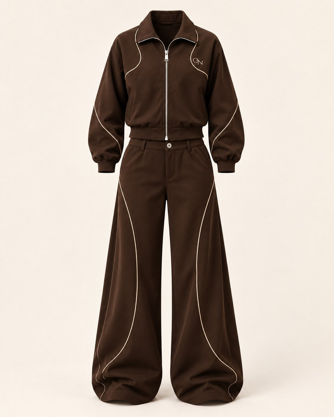 Jacheta scurtă și pantalonii Set 01 Signature Brown pe fundal crem